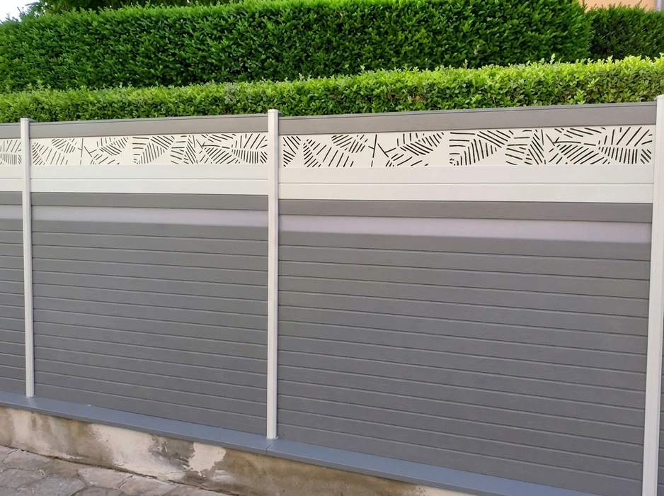 Clôture de jardin moderne en deux panneaux, vue extérieure